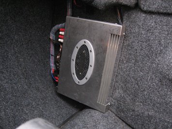 IMG_2088 Genesis Profile 4 amp mounted in the boot