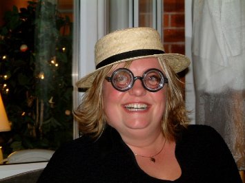 claire_hat&glasses